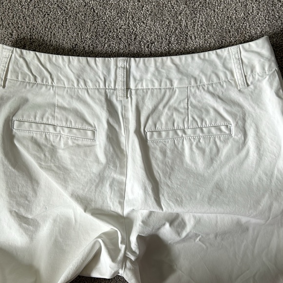 L.L. Bean 8 Regular White Shorts - Picture 6 of 10